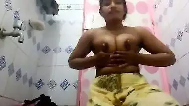 Desi bathroom striptease video